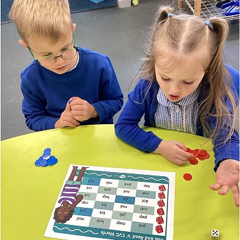 2 students playing a word game