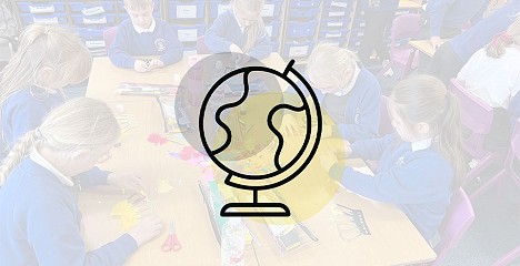 Disgyblion Ysgol Bryn Garth gyda eicon glôb dros y llun