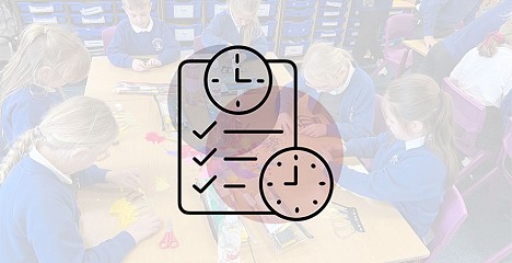 llun o disgyblion Ysgol Bryn Garth yn gweithio gyda eicon calendr ar ei ben